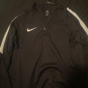 🔥 Nike Pullover, Worn twice, looks brand new 🔥
